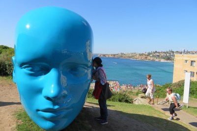 A large blue head sculpture, Sculpture by the Sea