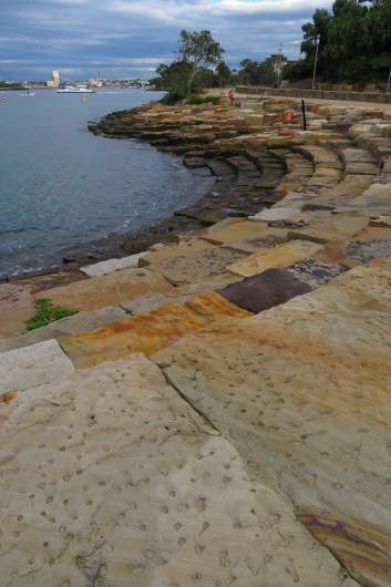Wulugul Walk - Sydney Harbour - sandstone layers