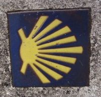A tile representing the shell logo of camino de santiago