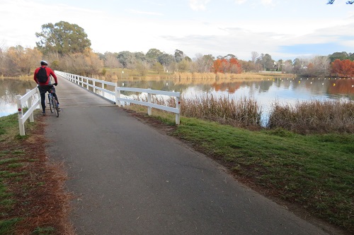 Along the Western Loop of Lake Burley Griffin