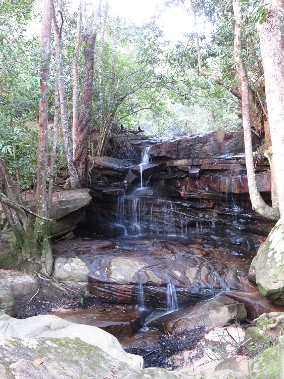 Waterfall on on the Great North Walk