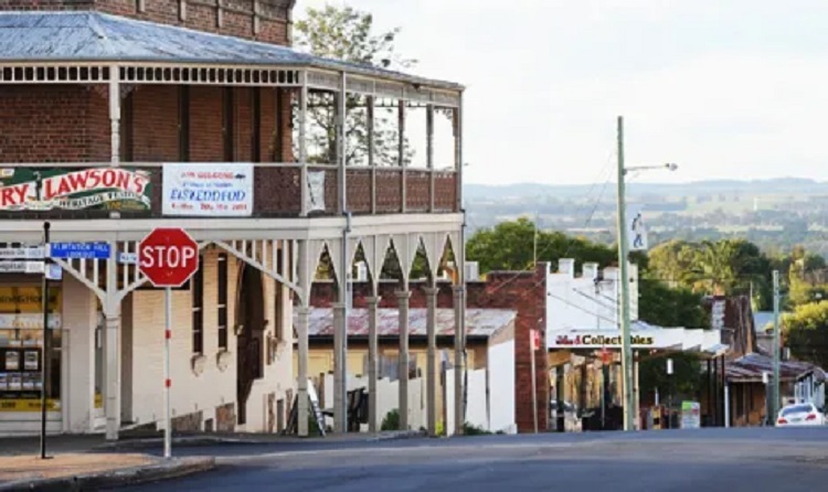 Cycling the Central West Cycle Trail. Source: CWCT