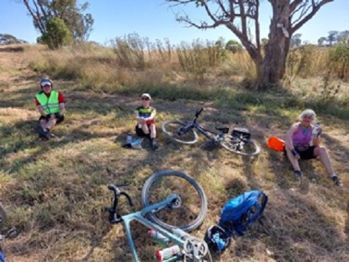 A drinks break - on the way to Dunedoo