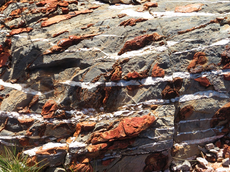 Fascinating geology on the Larapinta Trail