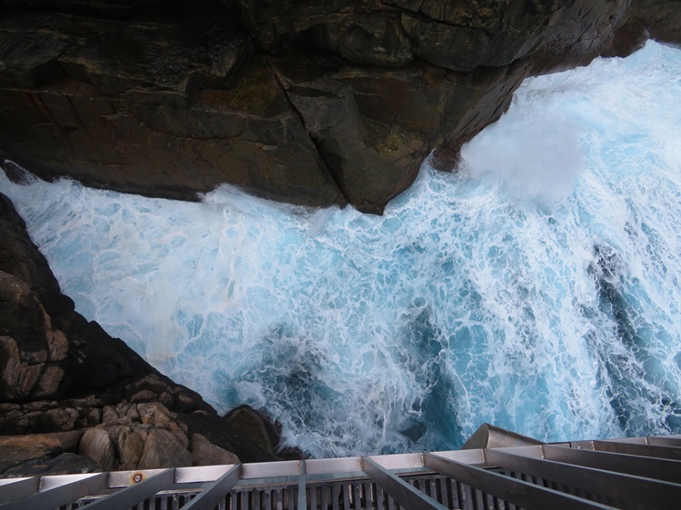 Boiling water at The Gap in Torndirrup National Park