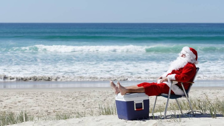 santa-with-feet-on-an-esky-at-an-australian-beach. Source: Australian Seniors