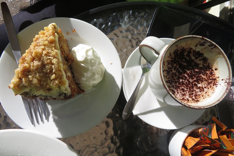 Morning tea in Gulgong on the Central West Cycle Trail, NSW