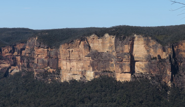 More sandstone escarpments on the Cliff Top Walk, Blackheath