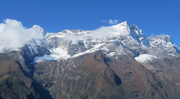Spectacular mountain views after leaving Namche