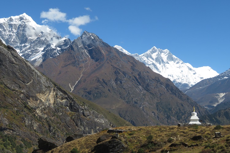 More mountain views on the way to Khumjung