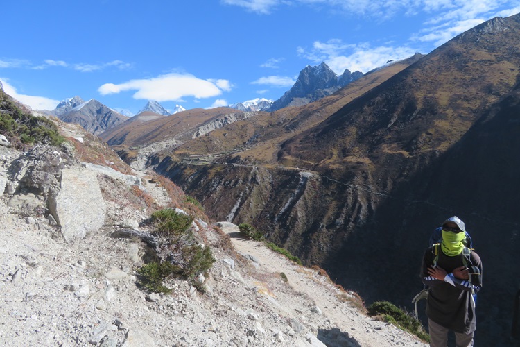 Walking adjacent to the glacier moraine on the way to Gokyo