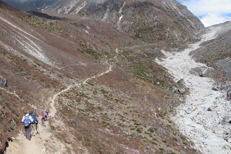 Walking adjacent to the glacier moraine on the way to Gokyo