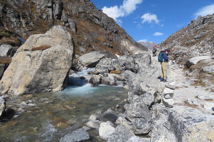 Walking adjacent to the glacier moraine on the way to Gokyo