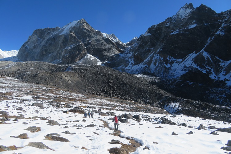Crossing Cho La Pass, Nepal
