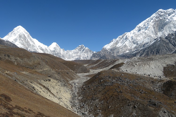 Heading north towards Lobuche, Nepal