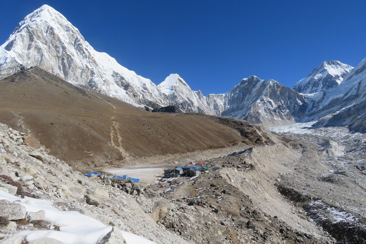 The trail to Everest Base Camp just before Gorak Shep, Nepal