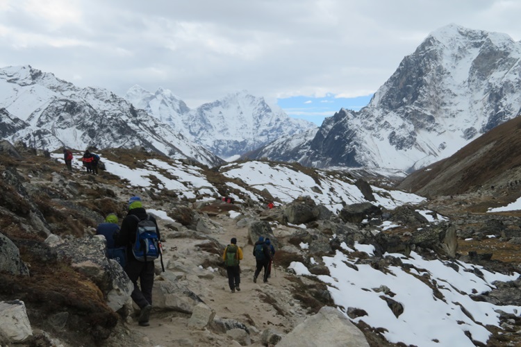 A glimpse of blue on the way back from Gorak Shep