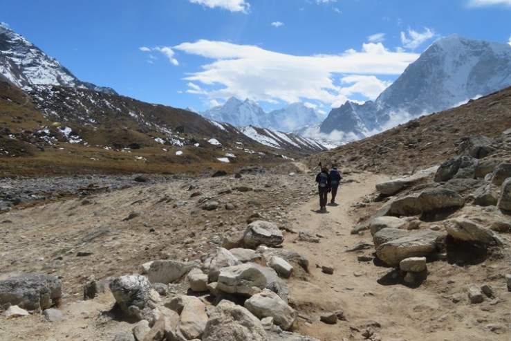 A patch of blue skie on the way back from Lobuche