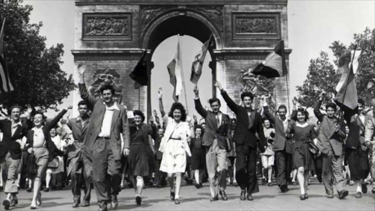 Celebrations after the Liberation of Paris near the Arc de Triomphe. Source: Story of a City
